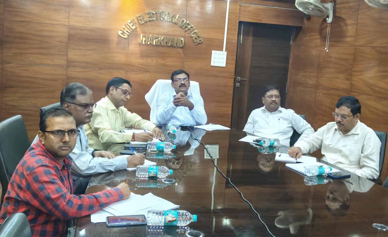 Jharkhand SIR: ड्राफ्ट मतदाता सूची में जिनका नाम शामिल नहीं है, वे फॉर्म-6 एवं घोषणा-पत्र भरकर अपना नाम शामिल कराएं