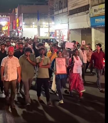 JPSC-JSSC भर्ती धांधली के खिलाफ सड़कों पर उतरे अभ्यर्थी: हाथों में फूल और होठों पर खामोशी के साथ निकाला ऐतिहासिक मौन जुलूस