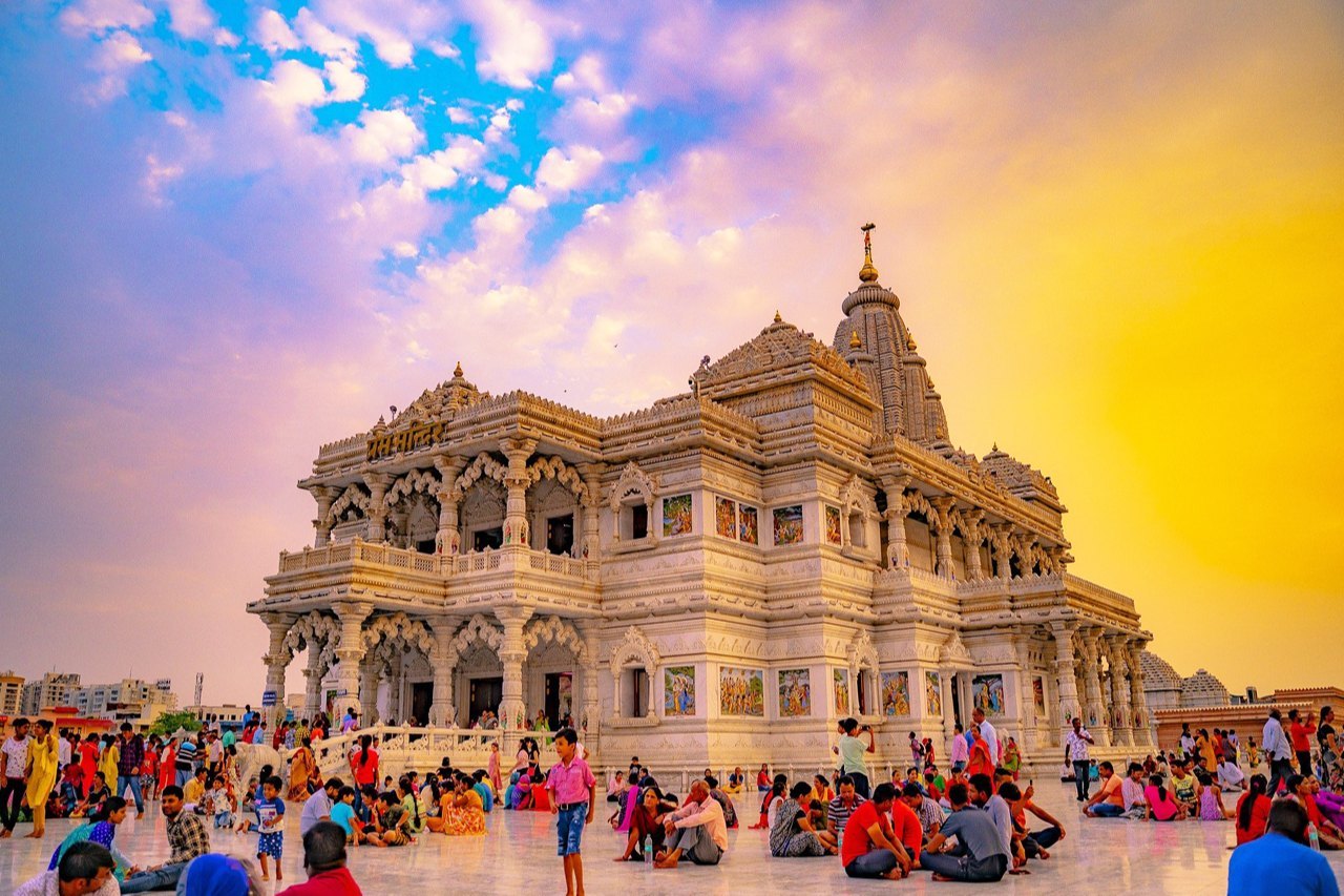 Vrindavan Yatra Guide: वृंदावन जाने से पहले जान लें ये बातें, सफर होगा आसान और बजट में