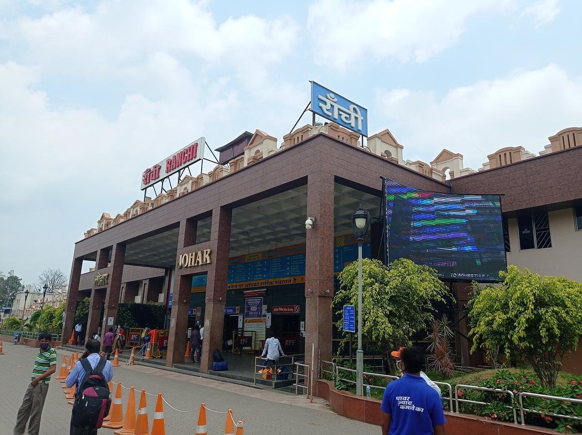 रांची रेलवे स्टेशन पर त्योहारों में यात्रियों की भीड़ संभालने की तैयारी